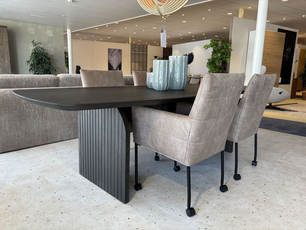 Eetkamertafel 991