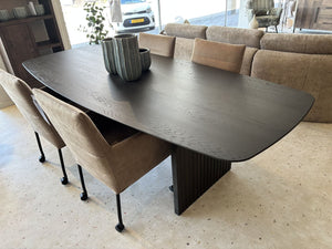 Eetkamertafel 991