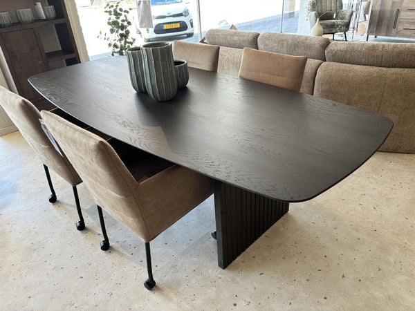 Eetkamertafel 991