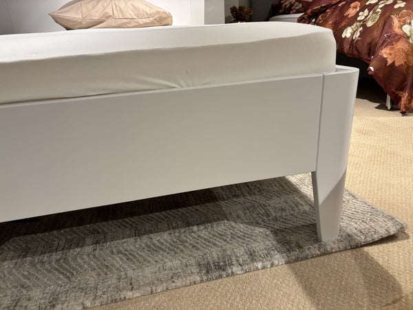 1 Persoons ledikant + nachtkastje + commode Mondeo