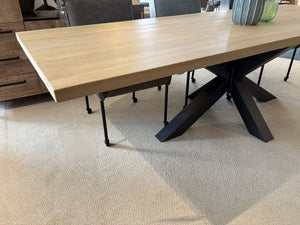 1x Eettafel 610