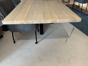 1x Eettafel 610
