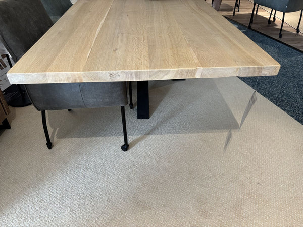 1x Eettafel 610