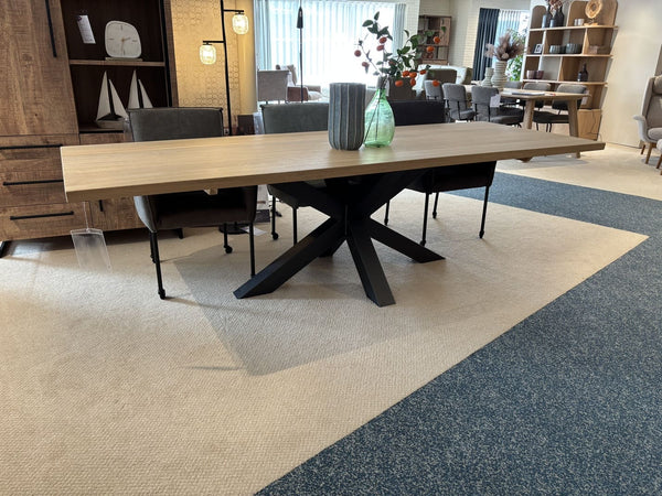 1x Eettafel 610