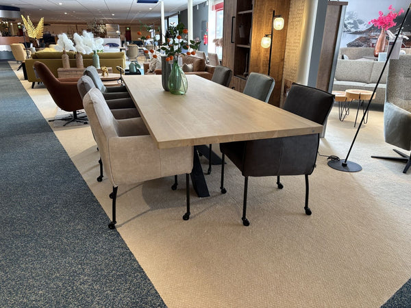 1x Eettafel 610